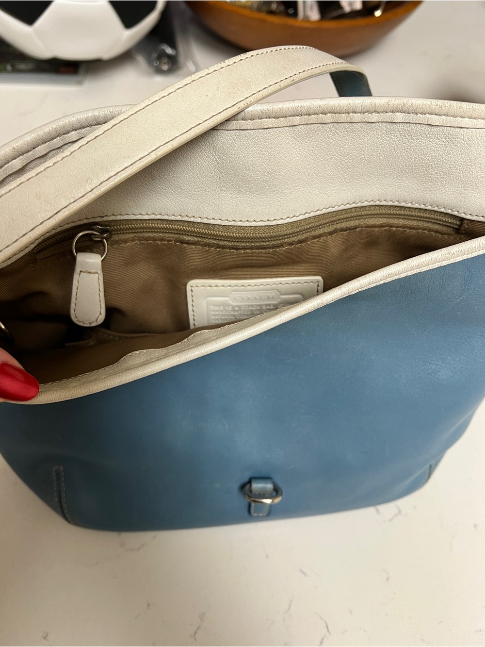 Coach- Hamptons clasp hobo Blue Leather Shoulder Bag with White Trim - Picture 13 of 14